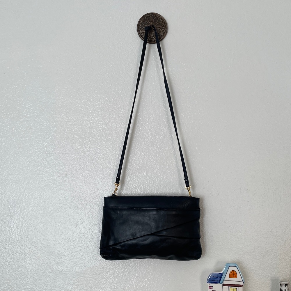 Amanda Smith Black Leather Crossbody Bag Pleated Clutch Gold Hardware